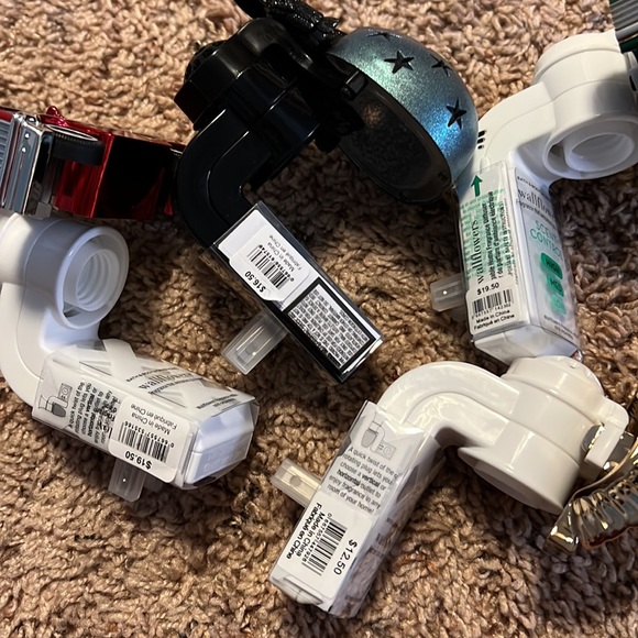 Bath and Body Works Holiday Wallflower Bundle - Picture 10 of 10